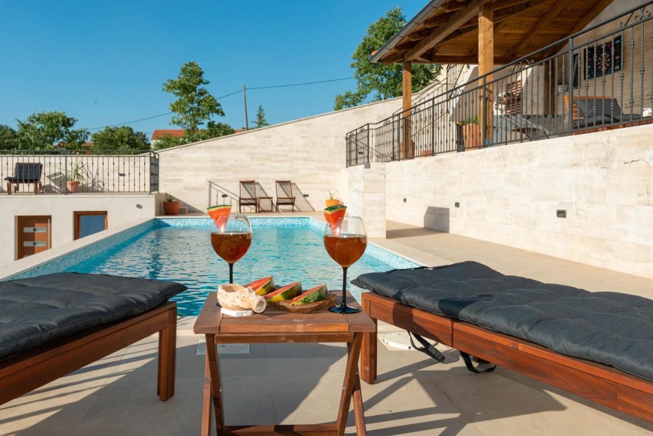 Villa Modern Rustic Kate